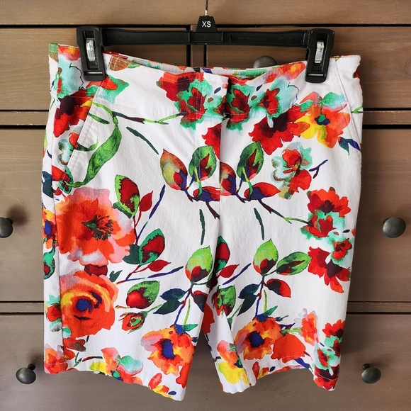 IZOD GOLF Bermuda Shorts Floral Women's Size 8 - Picture 1 of 8